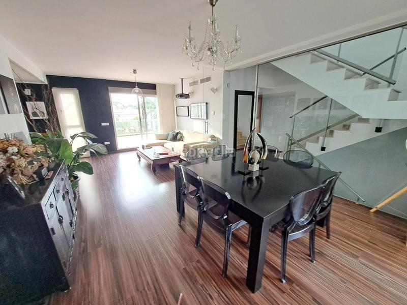 Foto ff773e6e-1c9c-42b9-a33e-87bca007227a. Casa adosada precioso adosado de diseño en venta en la exclusiva urbanización el racó, ! en Alzira