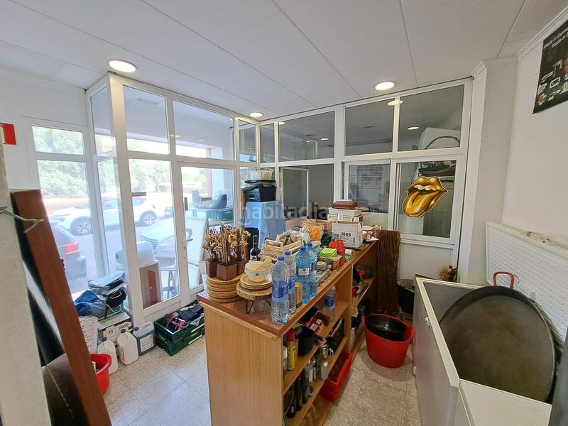 Foto 501b1712-9982-46ec-8cd2-2861a6e2e789. Casa  esquinera en venta con locales comerciales y garaje en la alquenencia en Alzira