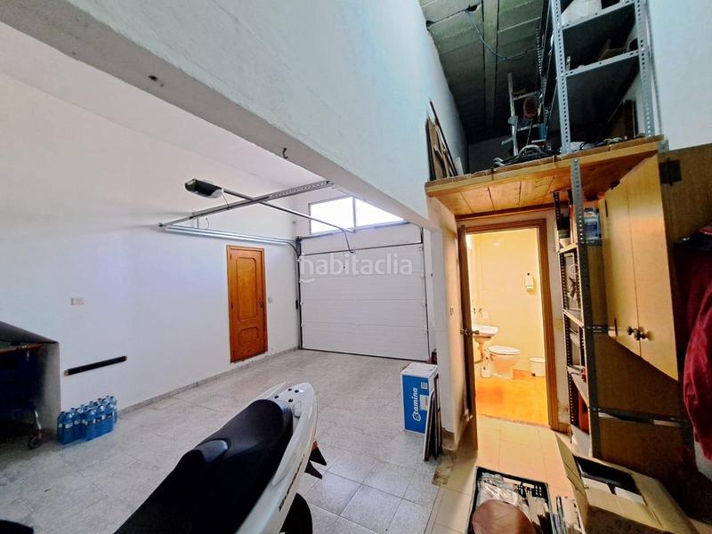 Foto a923aed6-02e4-46a5-aae4-a61147236579. Casa  esquinera en venta con locales comerciales y garaje en la alquenencia en Alzira
