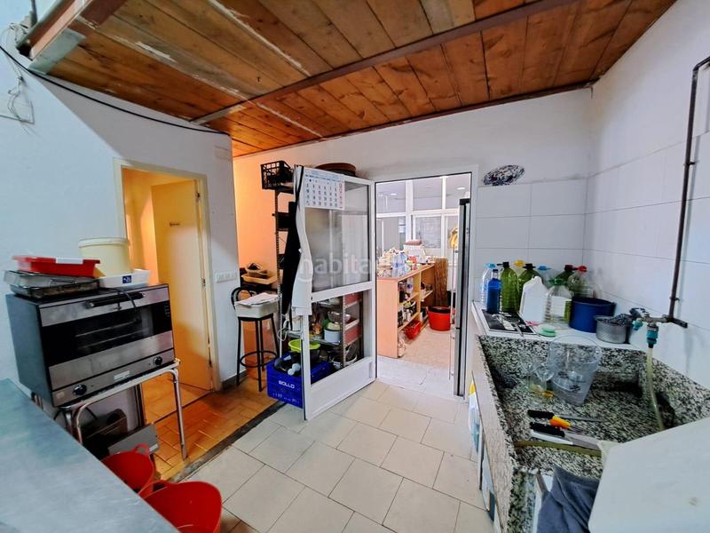 Foto fa508a91-a60d-434b-95d3-6816aec97f82. Casa  esquinera en venta con locales comerciales y garaje en la alquenencia en Alzira