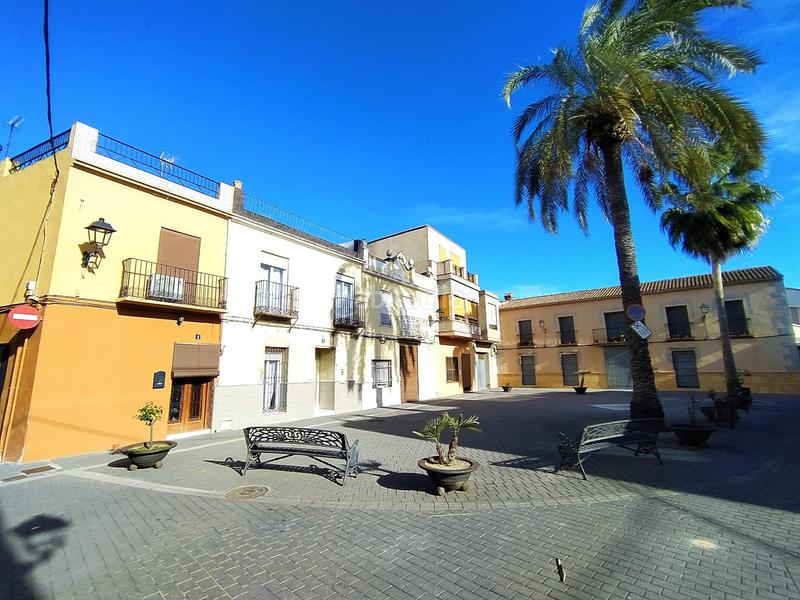 Foto a83a5a1e-2d5c-4360-88c2-55d639bea776. Casa preciosa casa con patio en Benimuslem