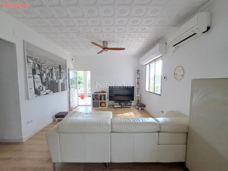 Foto 4dd22144-7b07-4297-ab6a-05c05c271d9d. Chalet encantador chalet en urbanización el respirall en Alzira