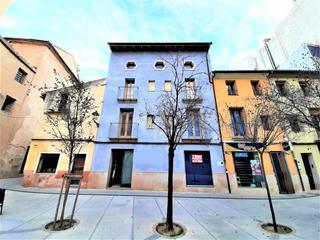 Lloguer Local Comercial a La Vila. Casa de varias plantas preparada para oficinas, junto a juzgados