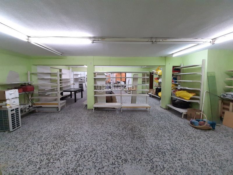 Foto 0b8fb782-8216-418f-9b43-3e74ace89d70. Local comercial a Centre Alzira