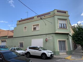 Casa  Jose vidal canet. Casa chafln con muchas posibilidades en venta en carcaixent.