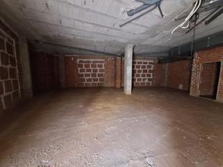 Local commercial à Algemesí. Amplio local en venta en algemesi