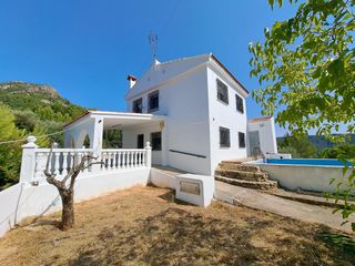 Chalet  Pol�gono 13. Chalet en venta en plena monta�a, con piscina propia, agua potab