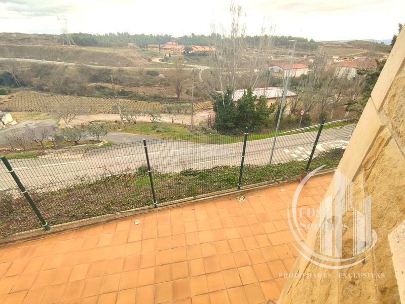 Foto 8861fb5c-9c65-4f09-a1a5-243084de8cb7. Casa aparellada amb xemeneia calefacció aparcament a Elciego