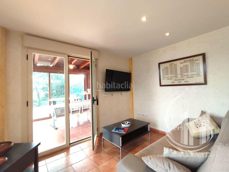 Foto 985d6d69-15aa-4207-87f5-20d3a657996a. Casa aparellada amb xemeneia calefacció aparcament a Elciego