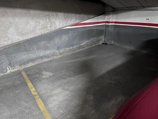 Autoparkplatz  Avinguda generalitat de catalunya. Plaza de parking coche y moto peq