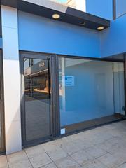 Lloguer Local Comercial a Centre. Local 25 centro comercial cavallers.