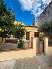 Maison  Carrer d'esclanyà. Casa esclanyà