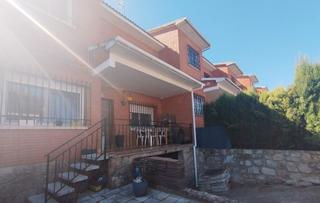 Reihenhaus  Travesía de robledo. Chalet adosado en venta en chapineria