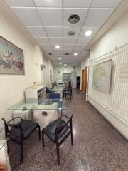 Location Local commercial à Reina Victoria - Miguel Hernández. Zona pisos azules, local en alquiler ideal para negocio por su e