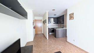 Appartamento en Carrs Oeste. Listo para entrar a vivir piso de 1 dormitorio seminuevo y amueb