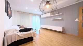 Location Appartement à Las Bayas. Amplia vivienda con balcón y garaje incluido!