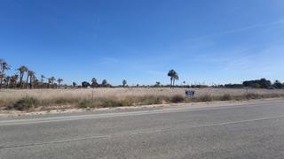 Terreny residencial a Alzabares. Excelente ubicación a 1.5 km del casco urbano.