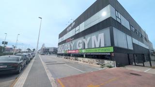 Location Local commercial à Carrús Oeste. Si lo que buscas es que te vean este es tu local.