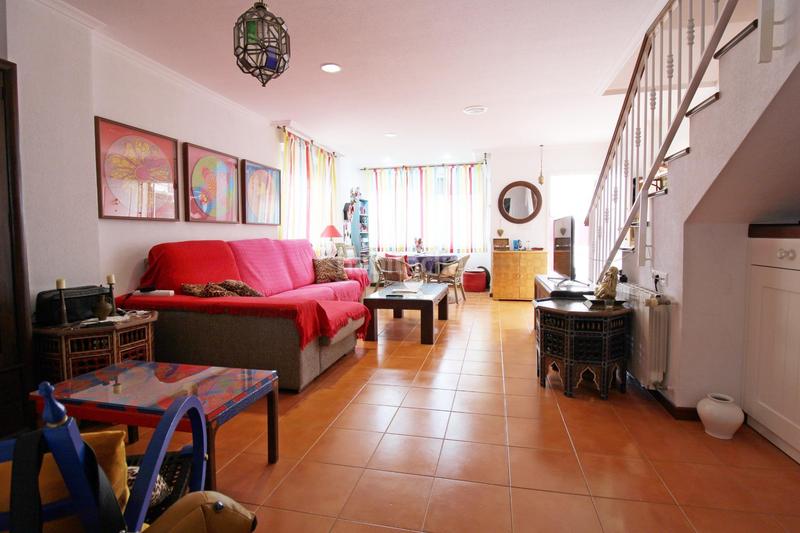 Foto 677b3059-e4d7-4343-8fd0-2b1148bdf51d. Casa bungalow de esquina en zona kelme en Ciutat Universitària Elche / Elx