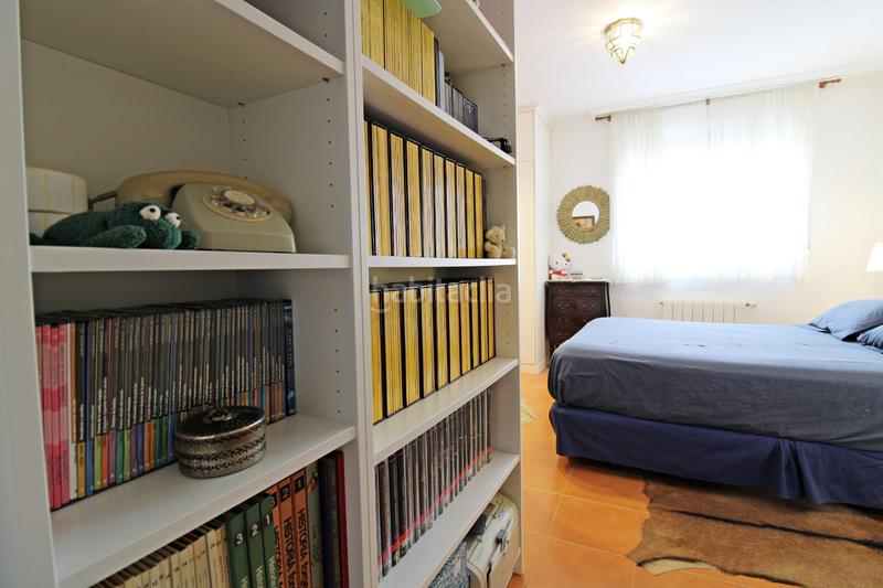 Foto de3de959-50c0-4f9c-bafe-7d60207f3b04. Casa bungalow de esquina en zona kelme en Ciutat Universitària Elche / Elx