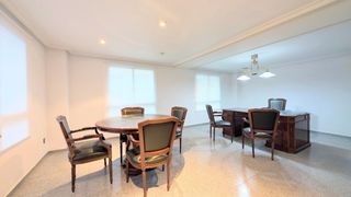 Rent Office space in Plaza Crevillente - Antiguos Juzgados - El Asilo. Excelente ubicación, lista para entrar, muy luminosa.