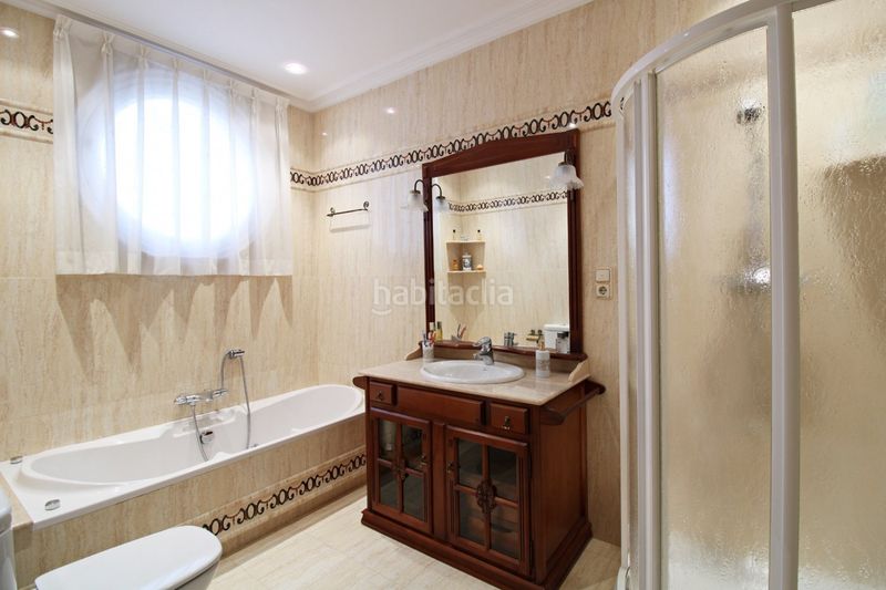Foto 2a7f651f-00d0-4712-aca1-2bc7ad58002f. Chalet elegante y clásica. simplemente asombrosa!! en Elche / Elx