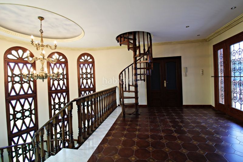 Foto 2e1c6f4e-cc2b-432a-bfa5-6f63d666ab69. Chalet elegante y clásica. simplemente asombrosa!! en Elche / Elx