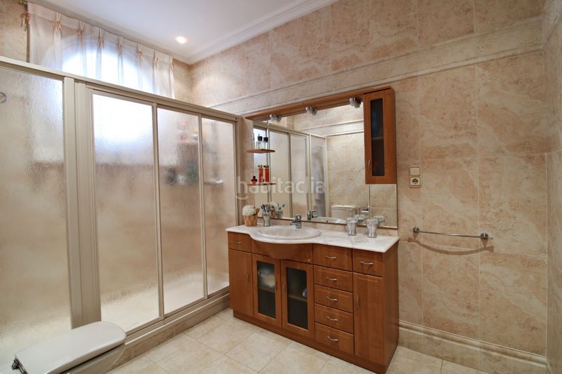 Foto b15cc89c-9d1a-428b-825d-3640ed963772. Chalet elegante y clásica. simplemente asombrosa!! en Elche / Elx