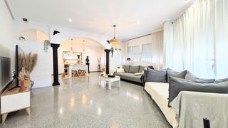 Erdgeschoss in Carrús Este. Oportunidad planta baja exterior, reformada, con patio, plaza de