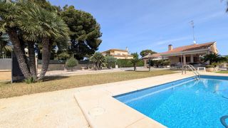 Xalet  Partida siprerets. Chalet urbano en venta tu refugio de tranquilidad en santa pola