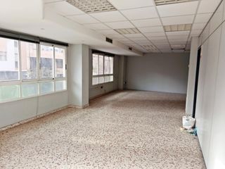 Oficina a Reina Victoria - Miguel Hernández. Oficina en venta junto plaza crevillente  toda exterior, muy lum