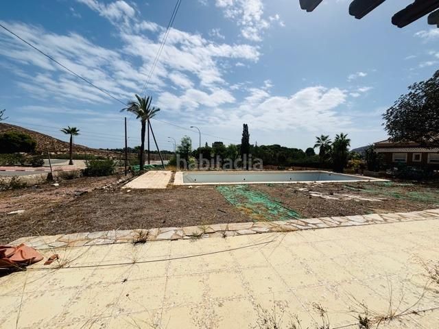 Foto d0f4001d-2bee-4f30-ae43-9527e83a8be5. Xalet amb aparcament piscina a Santa Faz Alicante