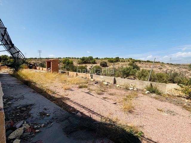 Foto df8ae4de-c299-4069-a7c2-f100b9531522. Xalet amb aparcament piscina a Santa Faz Alicante