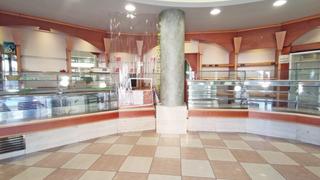 Local Comercial a Torrellano. Local de esquina, completamente reformado en calle de mucho paso