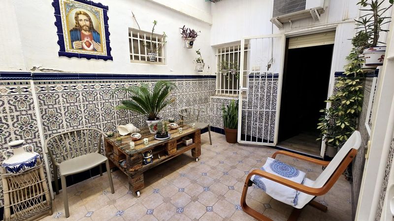 Foto 5960638d-fbab-49c8-a0df-b5c753a7ebab. Planta baixa a Centro Santa Pola