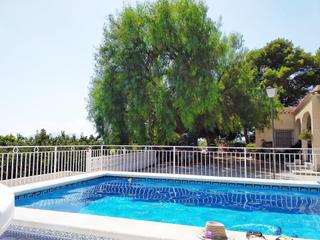 Chalet à Crevillente. Vistas espectaculares, con piscina, rodeado de arbolado y excele