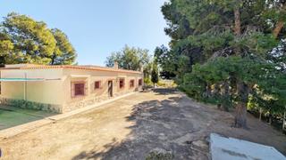 Xalet a Crevillente. Vistas espectaculares, con piscina, rodeado de arbolado y excele