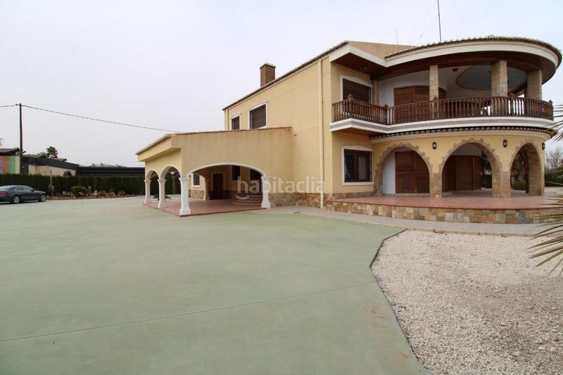 Foto 4925563b-1ae7-4e18-b265-523fde6240f2. Chalet mit parking in Alzabares Elche / Elx