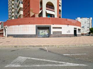 Lloguer Local Comercial a Amparo belda 2. Fantástico local comercial con muchísima visibilidad !!!