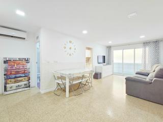 Piso  Calle barcelona 3. Se vende piso a 100 metros de la playa en cullera  listo para en