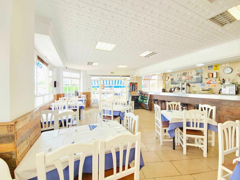Foto 5bc07ff2-bb99-4c38-8207-16e6bf1adcb5. Alquiler local comercial en avenida del puerto 17 traspaso de restaurante en pleno funcionamiento en la zona puerto en Cullera