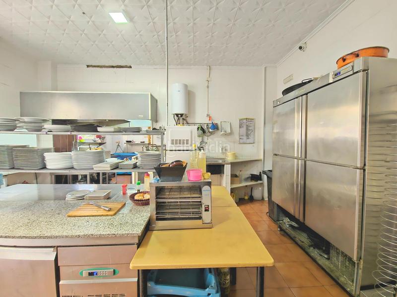 Foto dc12fd36-3907-45db-a5eb-76cab293bee0. Alquiler local comercial en avenida del puerto 17 traspaso de restaurante en pleno funcionamiento en la zona puerto en Cullera
