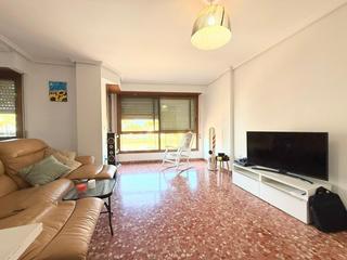 Etagenwohnung  Plaza de san isidro. Amplio piso en el centro de cullera con vistas al río y al parqu