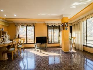 Casa en Sant Antoni. Preciosa y espaciosa casa en el barrio de san antonio con garaje