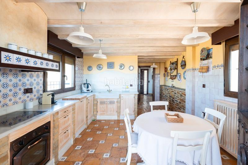 Foto 9ded0a48-44a5-4a9c-9eac-8469b3d203dd. Xalet amb xemeneia calefacció aparcament piscina a Zubia (La)