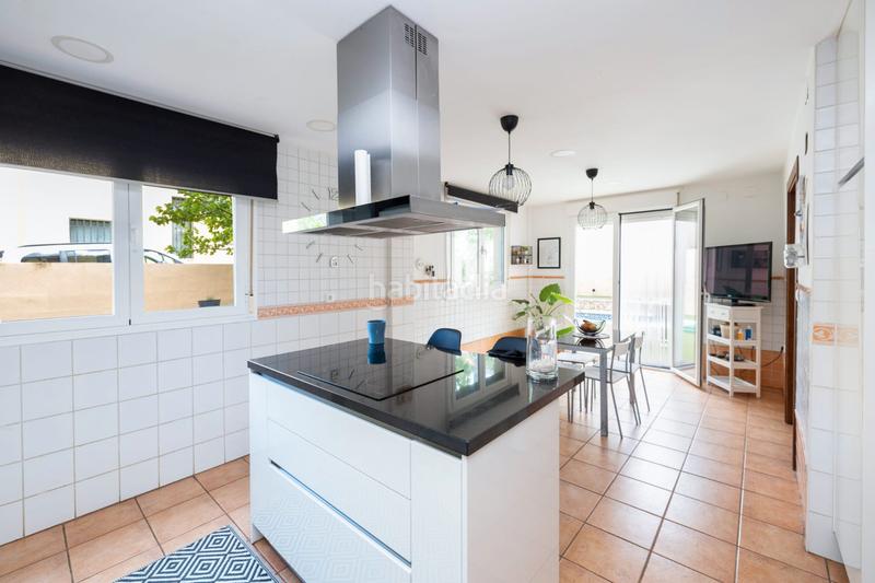 Foto 2fe64f5a-f7be-4a28-b3a0-07d0305e16e3. Xalet amb calefacció aparcament piscina a Altos de la Zubia Zubia (La)