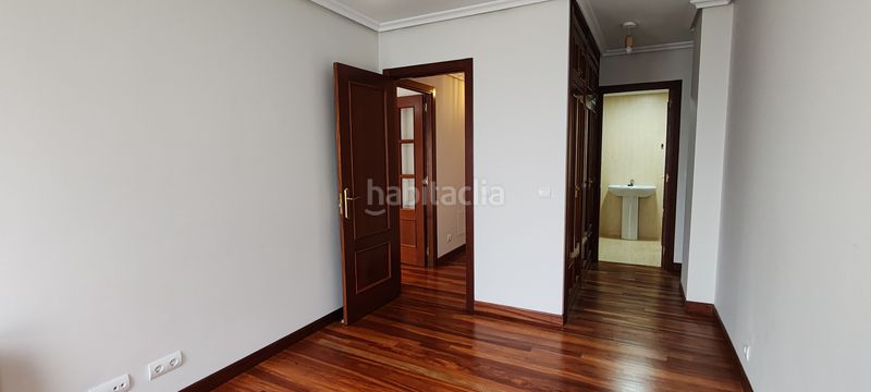 Foto acccb597-3346-49d8-afa0-b145323b2dfb. Rent flat with heating parking in Peñacastillo - Nueva Montaña Santander