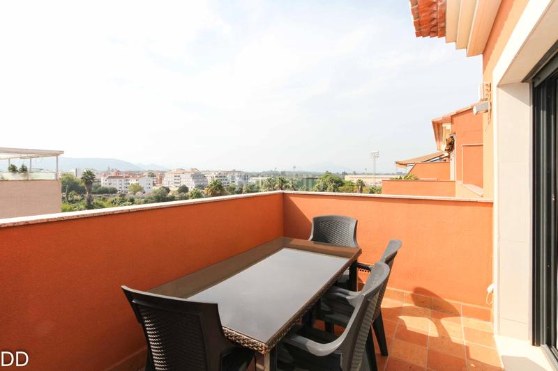 Foto 756f578c-b7ee-4034-8d2f-570e349cbf56. Alquiler apartamento atico jardines en Les Bassetes - El Marjal Dénia
