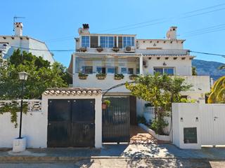 Reihenhaus  Carrer deneb 17. Amplio adosado en la exclusiva zona de las rotas, dénia
