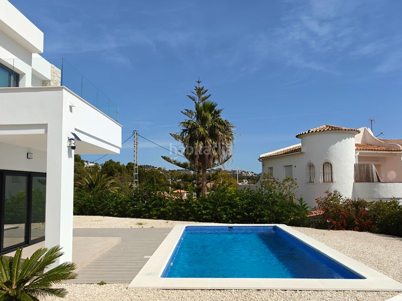 Foto a97863f2-3fbd-4097-a5ad-d67bf2d397a7. Chalet dans carrer del pi 9 dans La Fustera Benissa